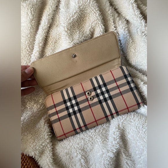 Burberry inspired long wallet - Picture 6 of 7